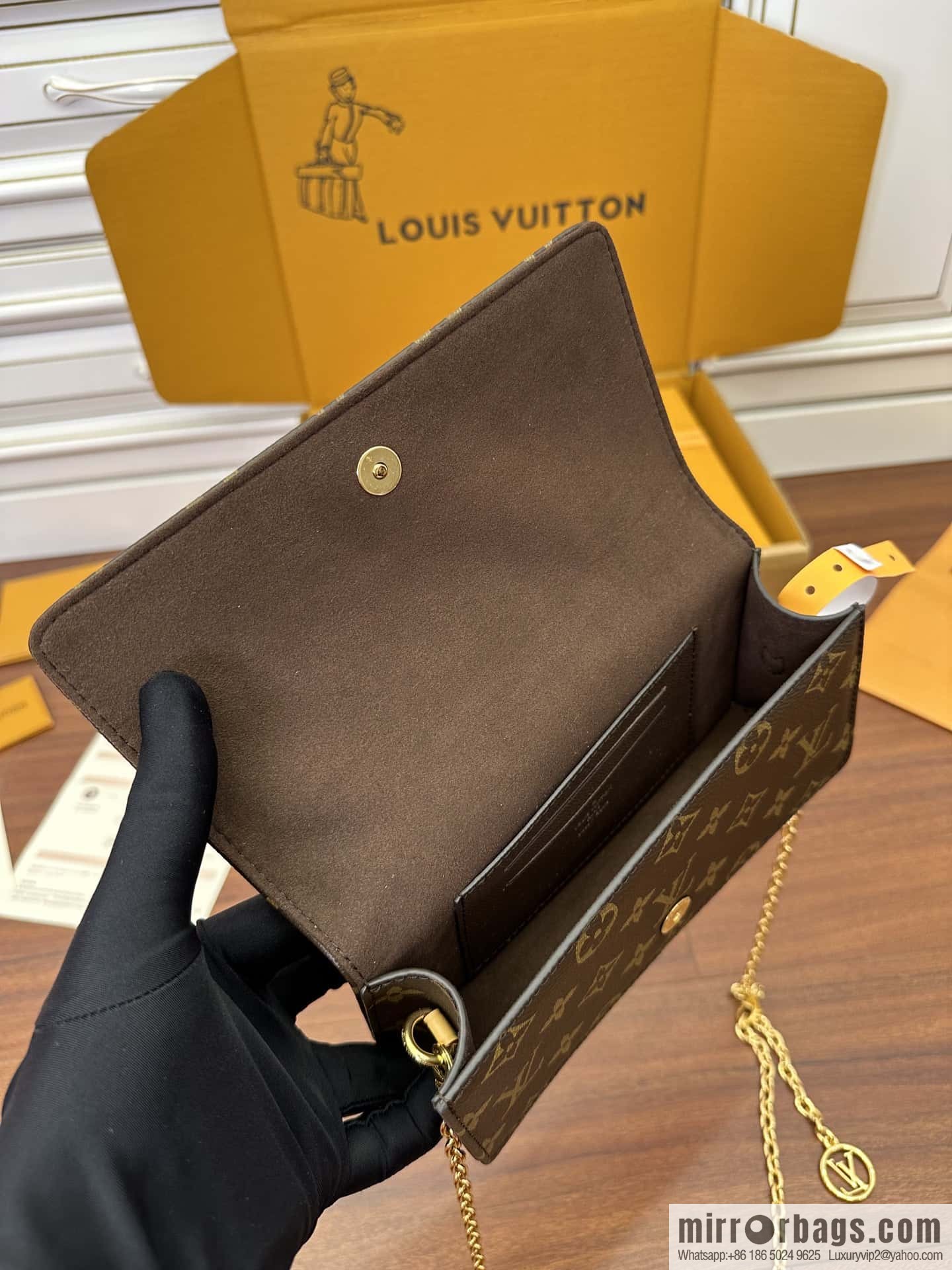 LV M82509 WALLET ON CHAIN LILY BAG