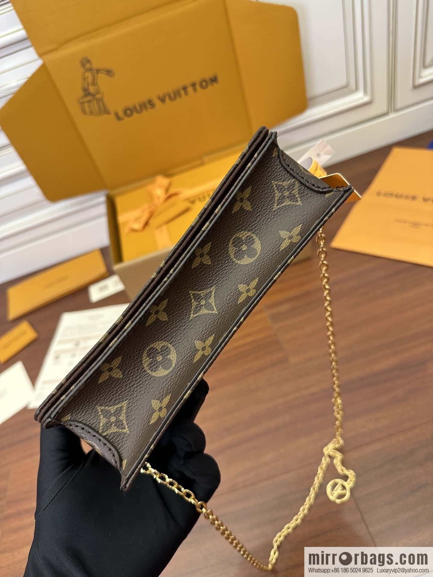 LV M82509 WALLET ON CHAIN LILY BAG