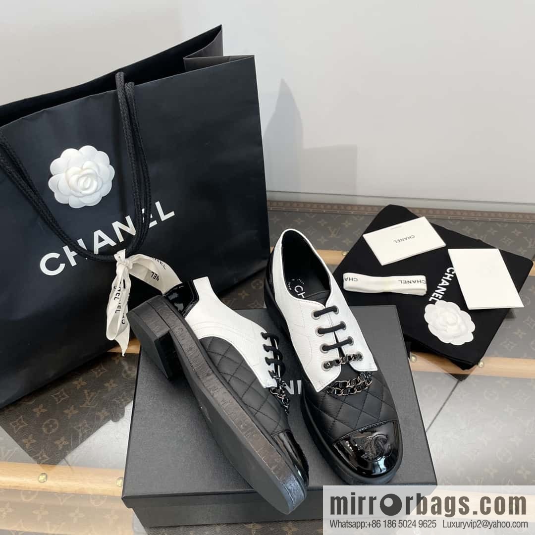 CHANEL Xiaoxiang black and white panda 🐼 chain ⛓ platform loafers