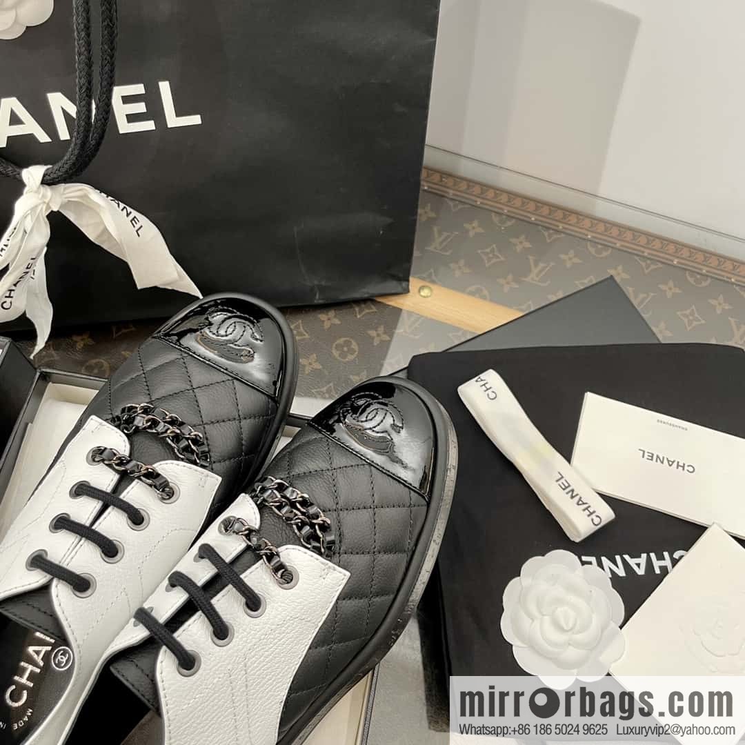 CHANEL Xiaoxiang black and white panda 🐼 chain ⛓ platform loafers