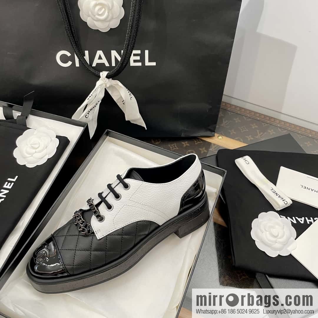 CHANEL Xiaoxiang black and white panda 🐼 chain ⛓ platform loafers