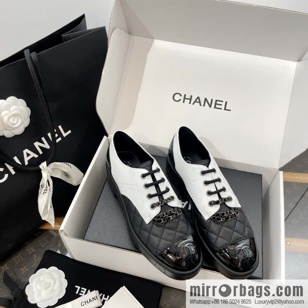 CHANEL Xiaoxiang black and white panda 🐼 chain ⛓ platform loafers