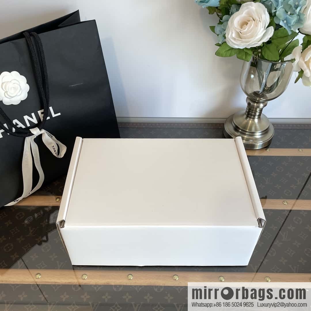 CHANEL Xiaoxiang black and white panda 🐼 chain ⛓ platform loafers