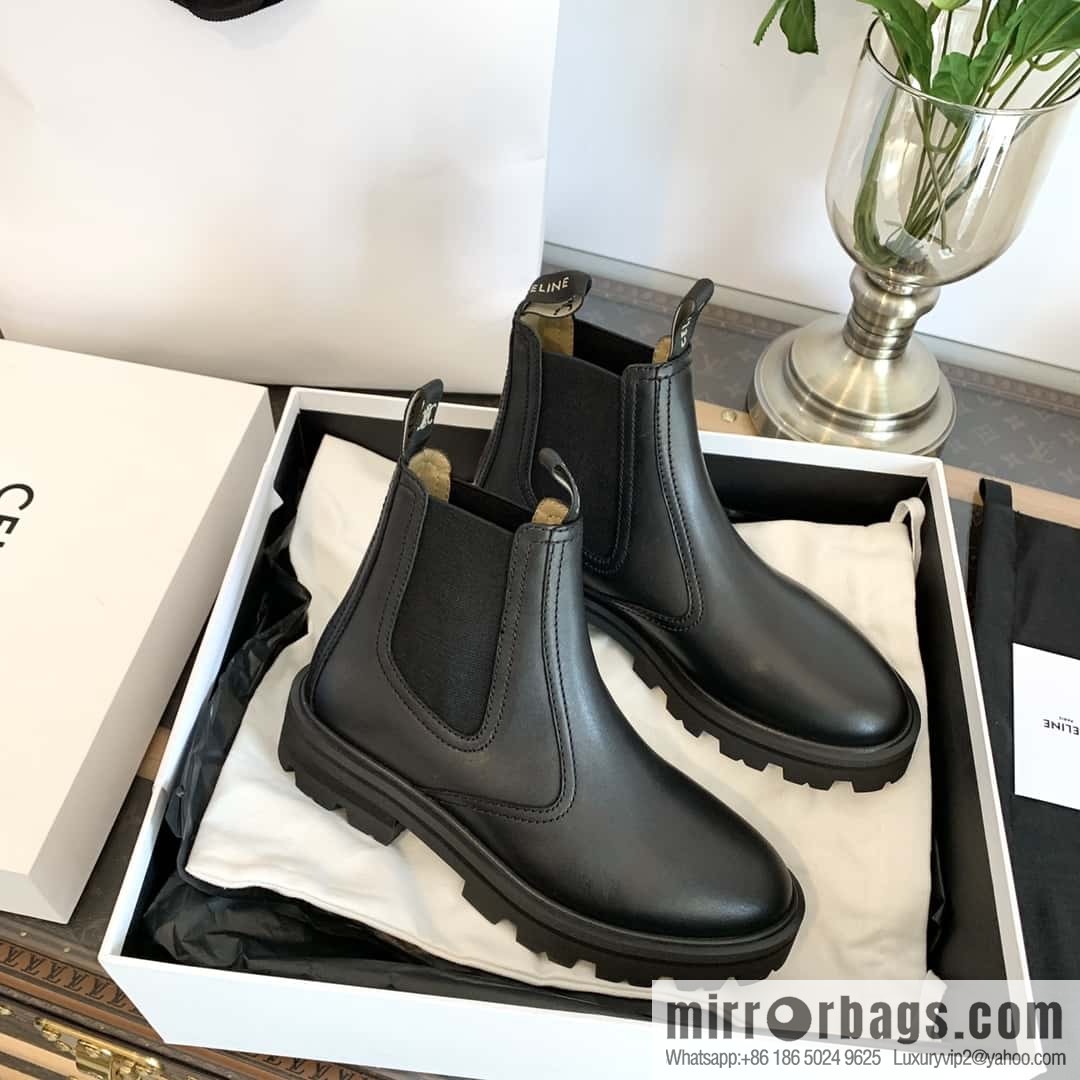 CELINE Celin in one pair of Chelsea booties