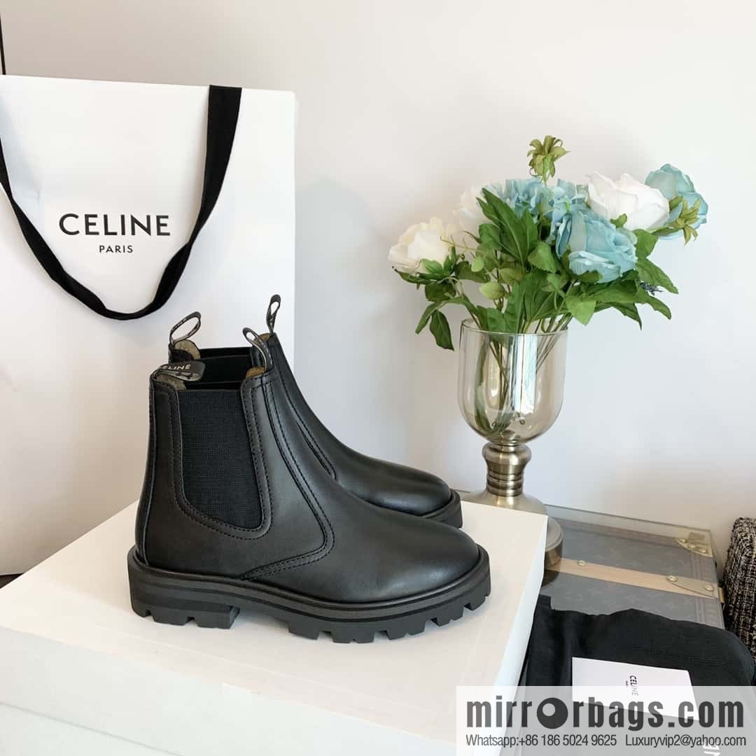 CELINE Celin in one pair of Chelsea booties