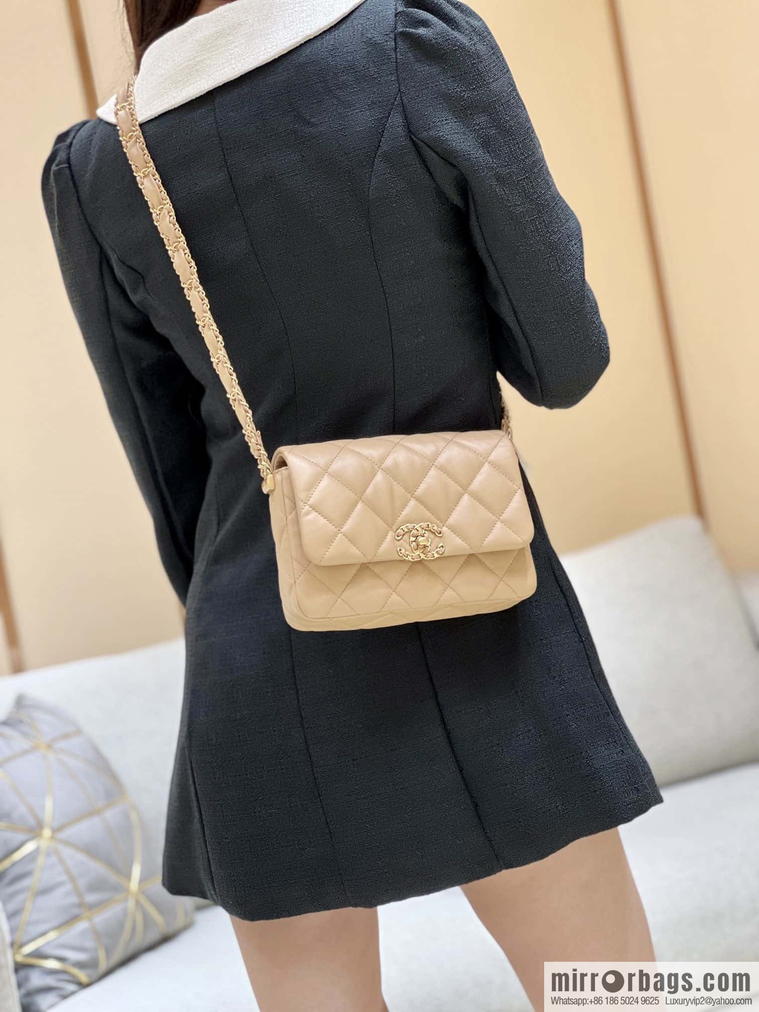 CHANEL 23K Autumn and Winter Series 19 Vintage Tofu Bag AS4423