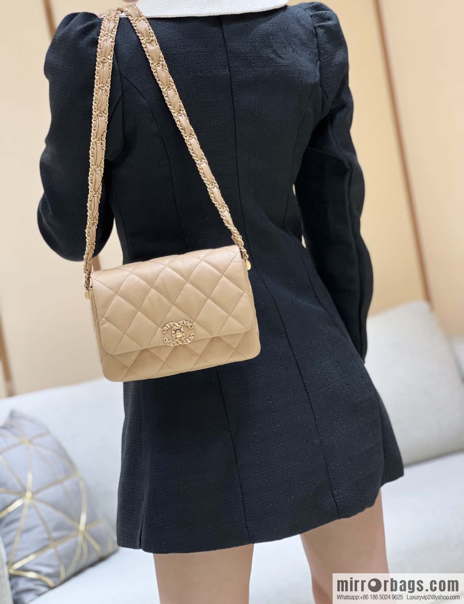 CHANEL 23K Autumn and Winter Series 19 Vintage Tofu Bag AS4423