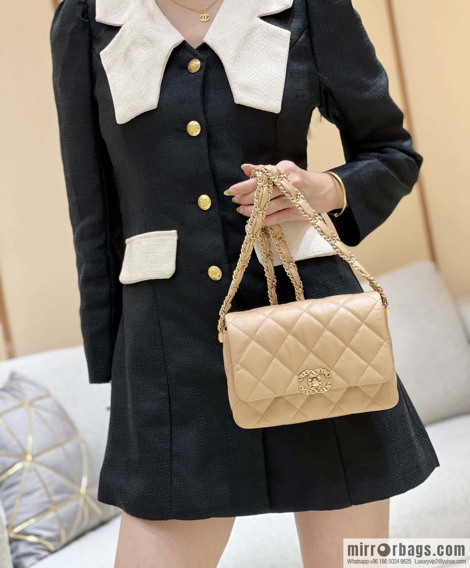 CHANEL 23K Autumn and Winter Series 19 Vintage Tofu Bag AS4423