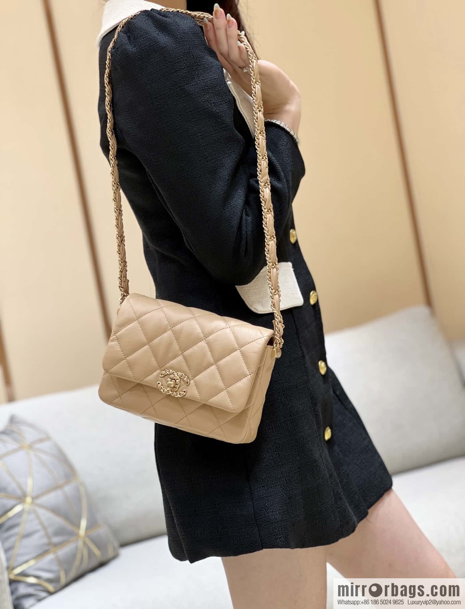CHANEL 23K Autumn and Winter Series 19 Vintage Tofu Bag AS4423