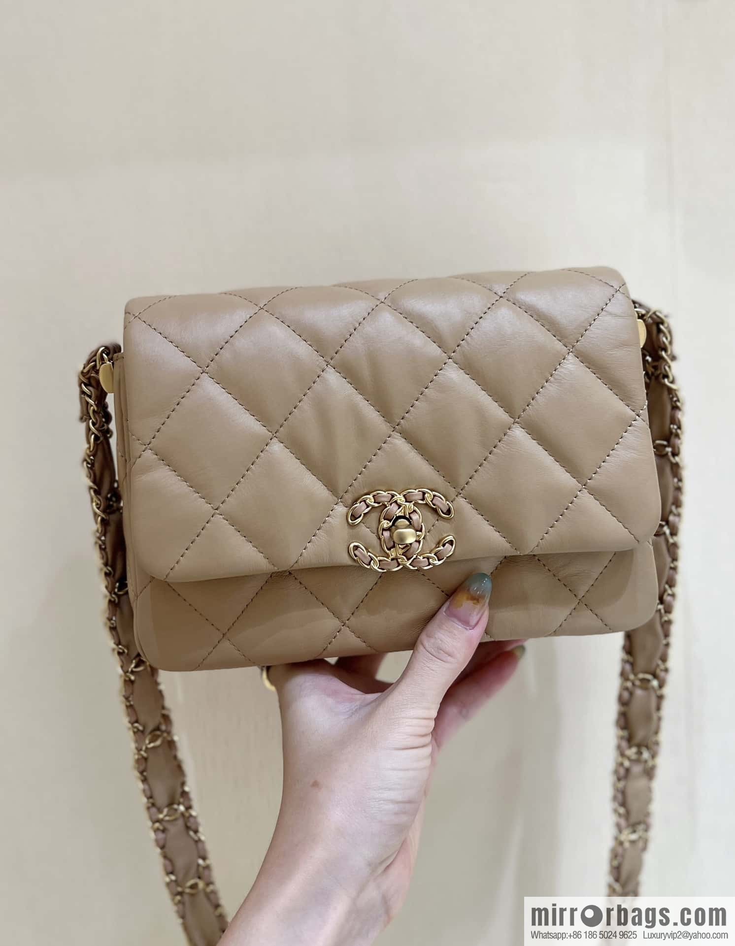 CHANEL 23K Autumn and Winter Series 19 Vintage Tofu Bag AS4423