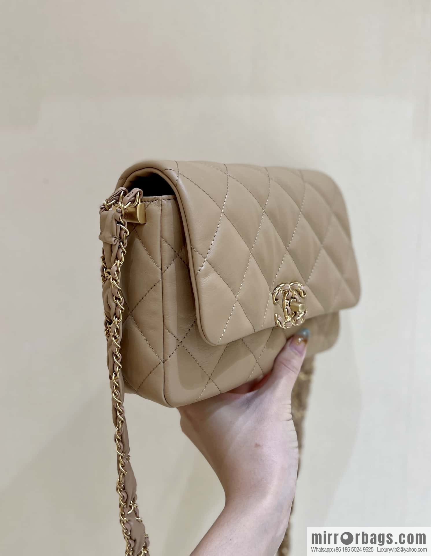CHANEL 23K Autumn and Winter Series 19 Vintage Tofu Bag AS4423