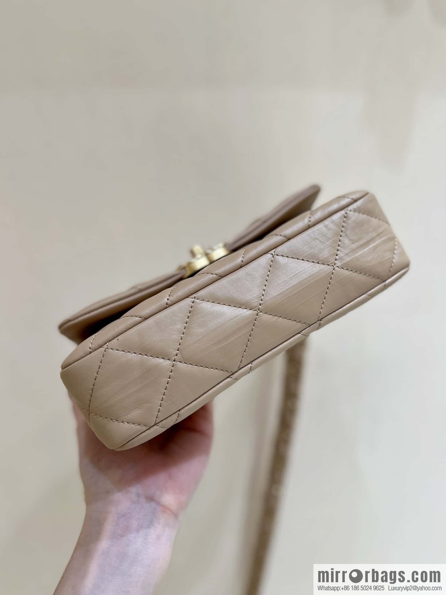 CHANEL 23K Autumn and Winter Series 19 Vintage Tofu Bag AS4423