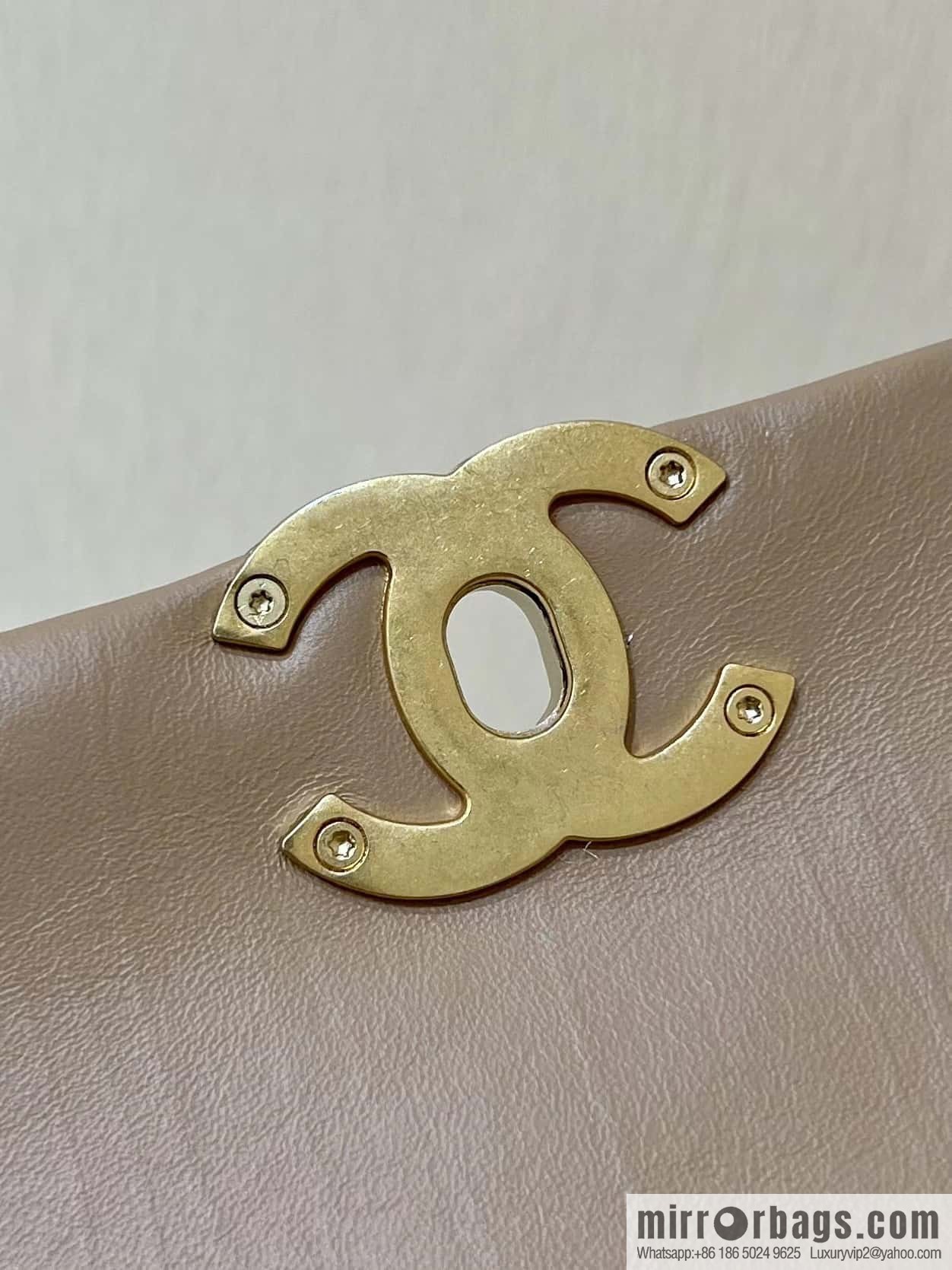 CHANEL 23K Autumn and Winter Series 19 Vintage Tofu Bag AS4423