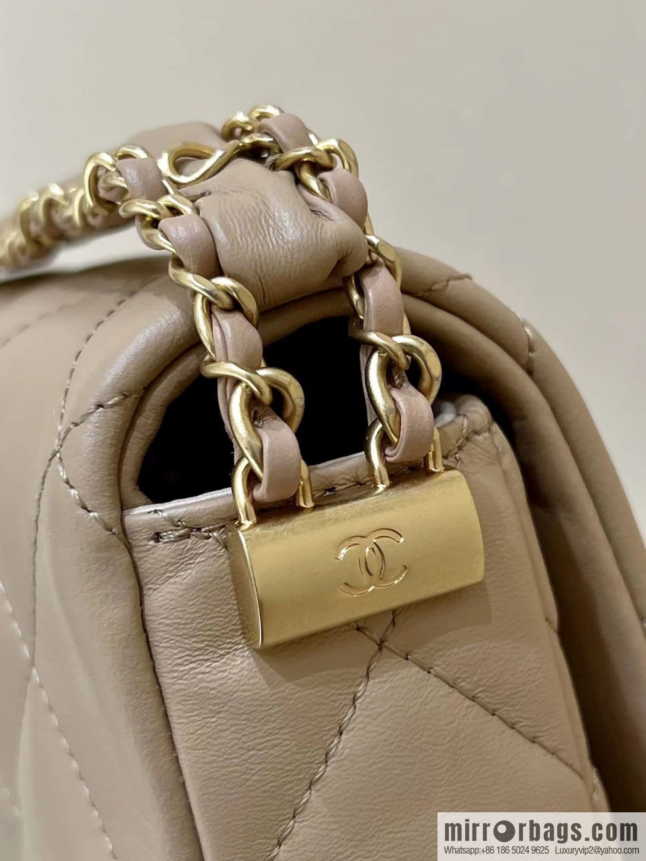 CHANEL 23K Autumn and Winter Series 19 Vintage Tofu Bag AS4423