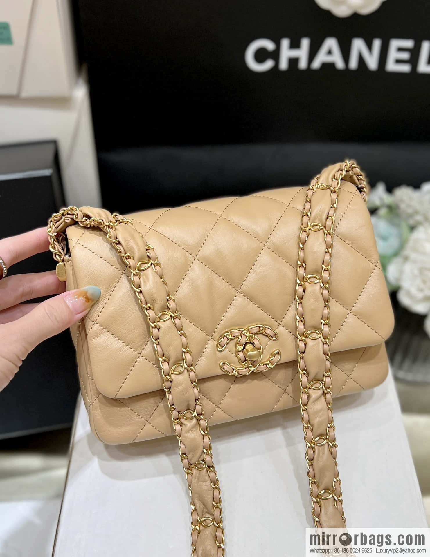 CHANEL 23K Autumn and Winter Series 19 Vintage Tofu Bag AS4423