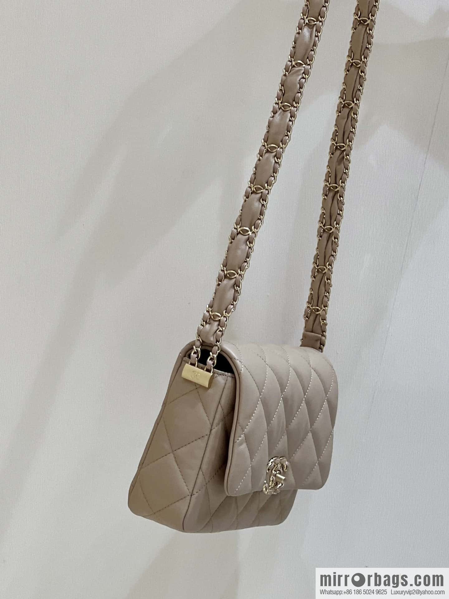 CHANEL 23K Autumn and Winter Series 19 Vintage Tofu Bag AS4423