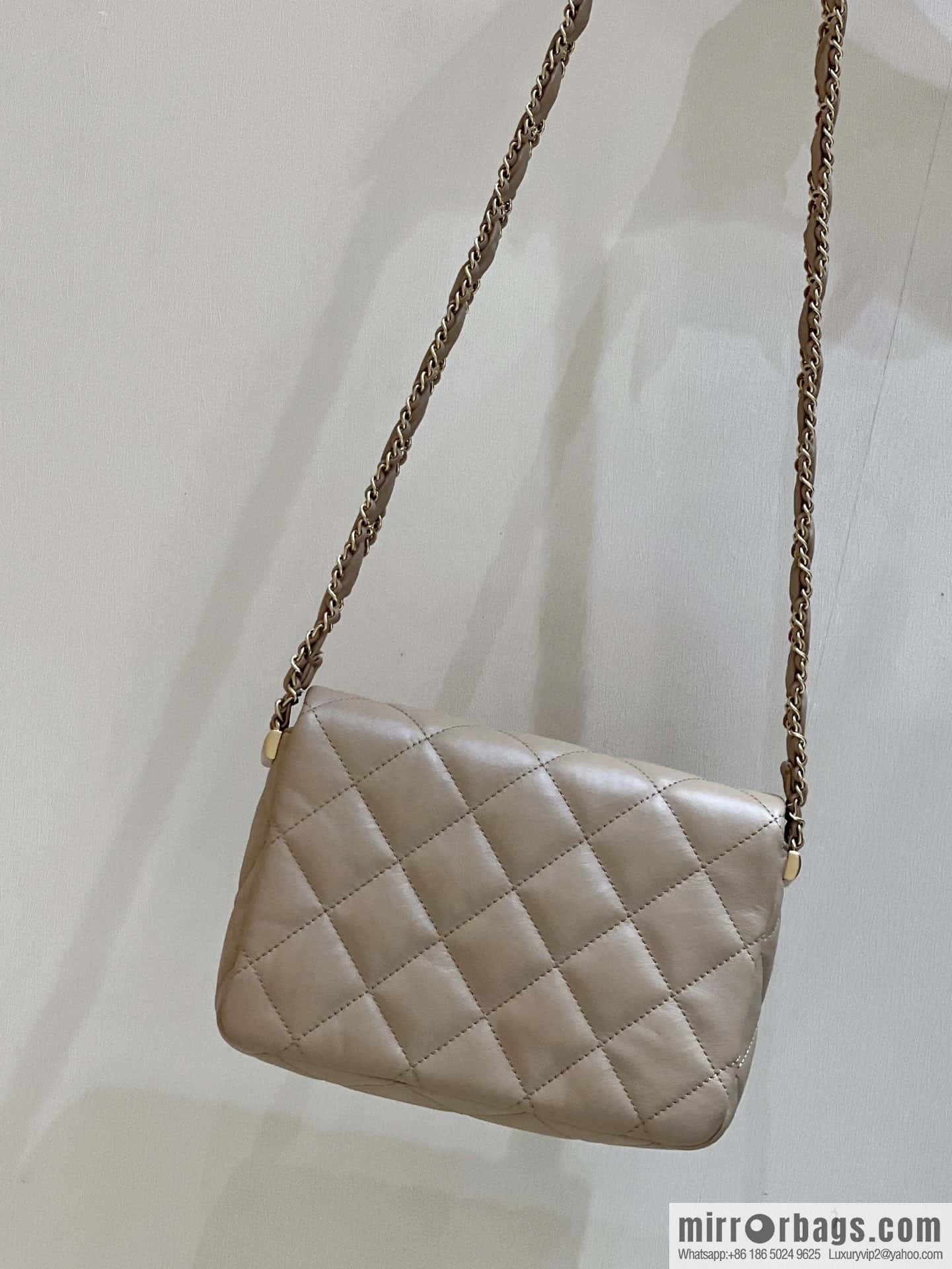 CHANEL 23K Autumn and Winter Series 19 Vintage Tofu Bag AS4423
