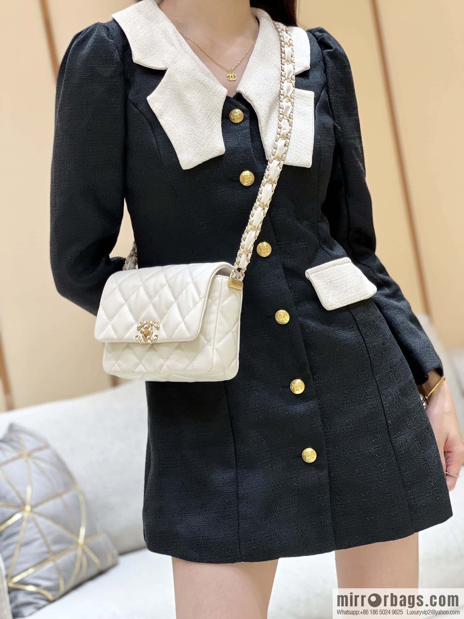 CHANEL 23K Autumn and Winter Collection 19 Vintage Tofu Bag AS4423 White