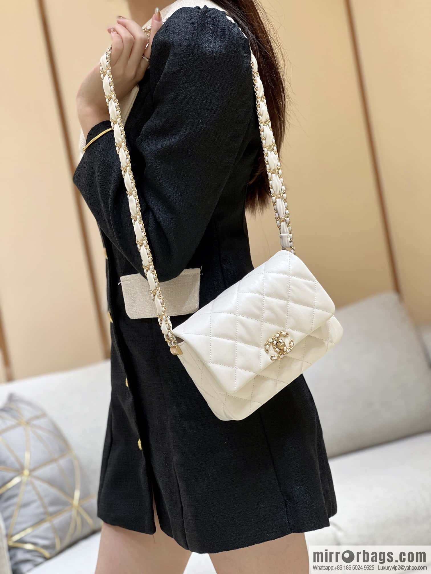 CHANEL 23K Autumn and Winter Collection 19 Vintage Tofu Bag AS4423 White