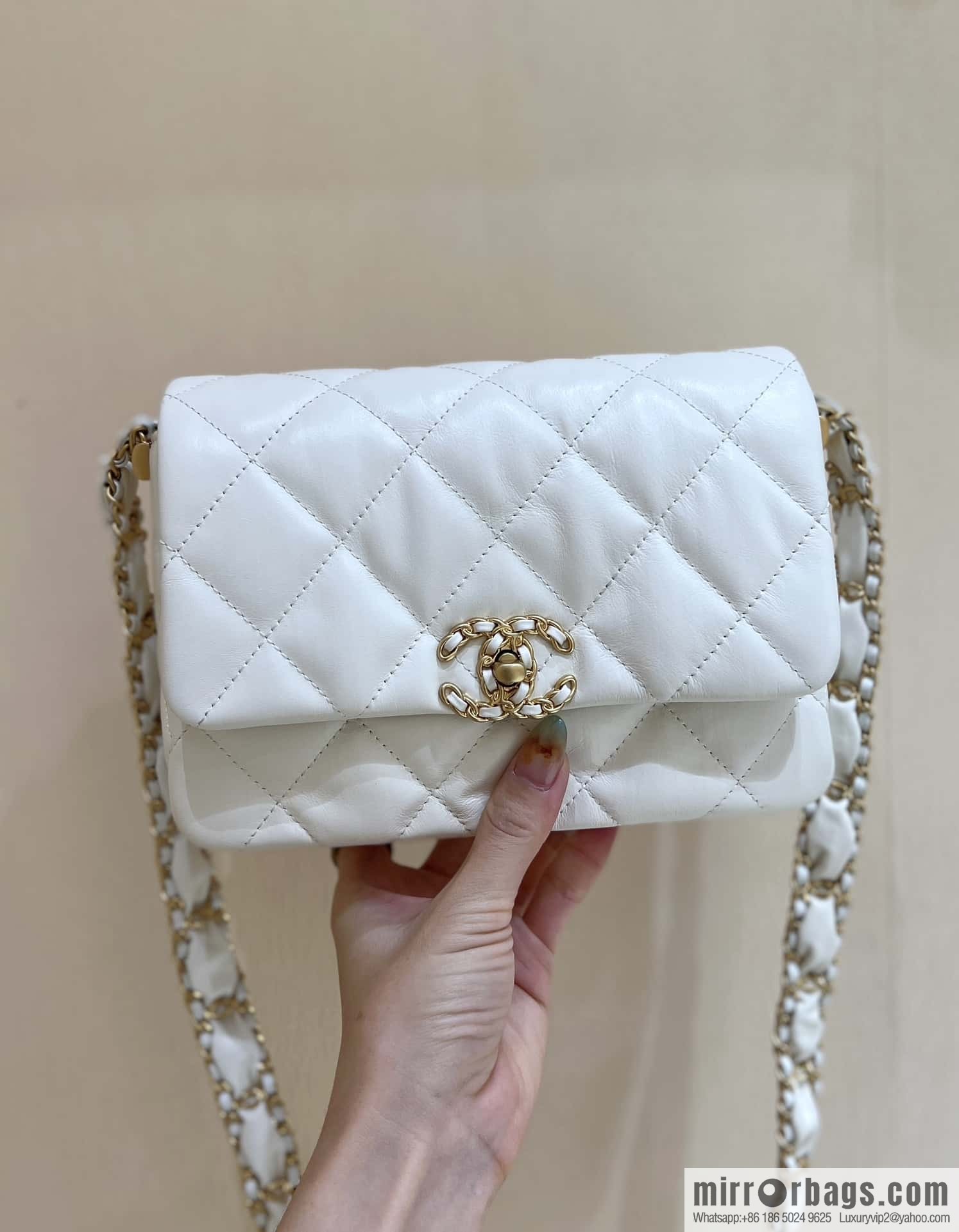 CHANEL 23K Autumn and Winter Collection 19 Vintage Tofu Bag AS4423 White