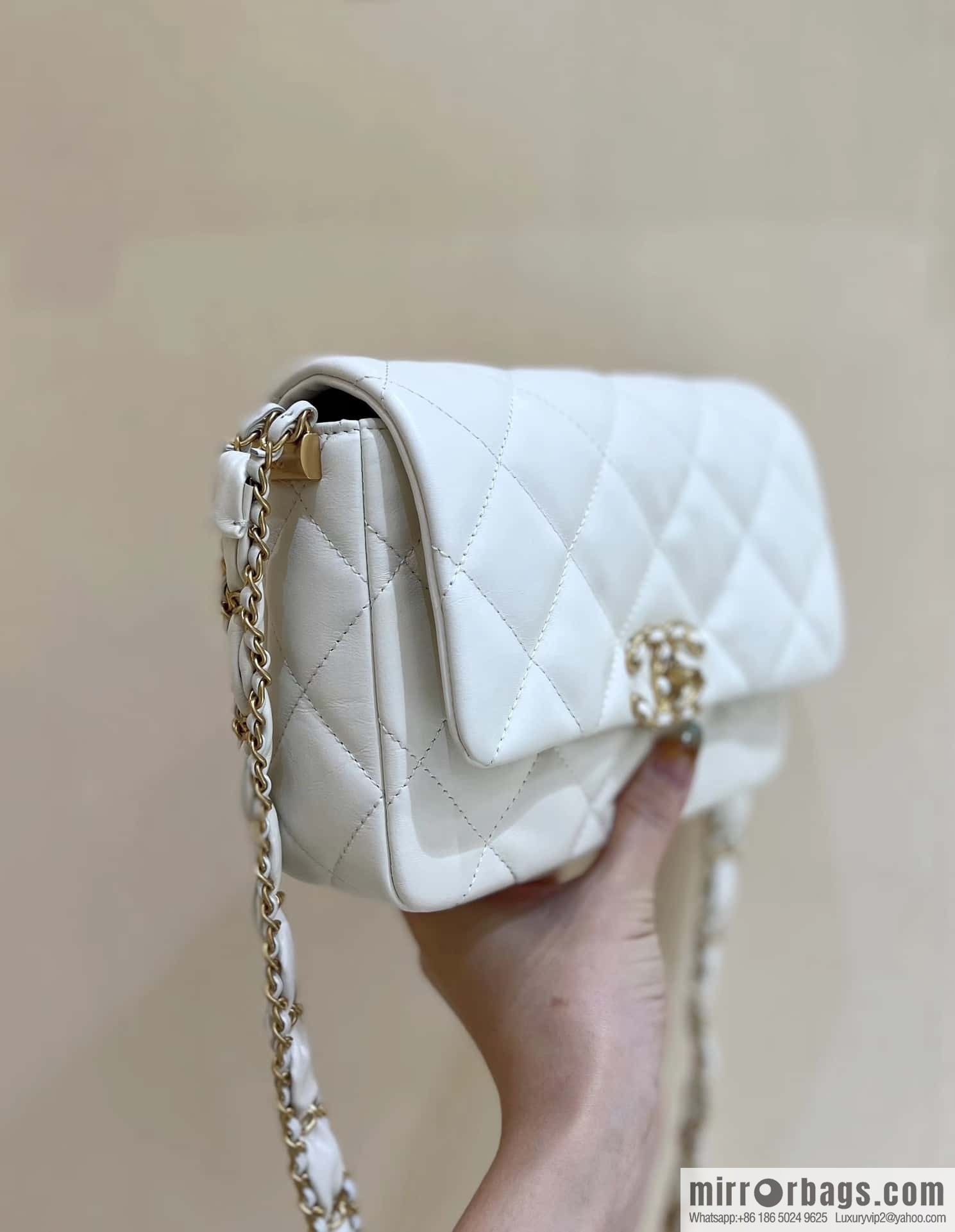 CHANEL 23K Autumn and Winter Collection 19 Vintage Tofu Bag AS4423 White