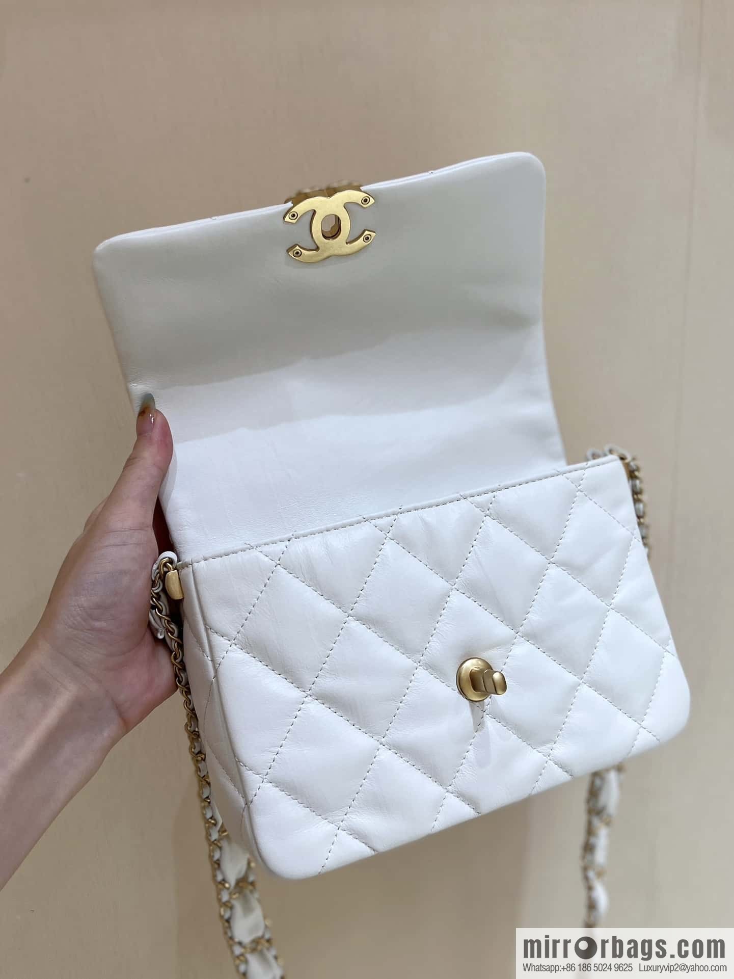 CHANEL 23K Autumn and Winter Collection 19 Vintage Tofu Bag AS4423 White