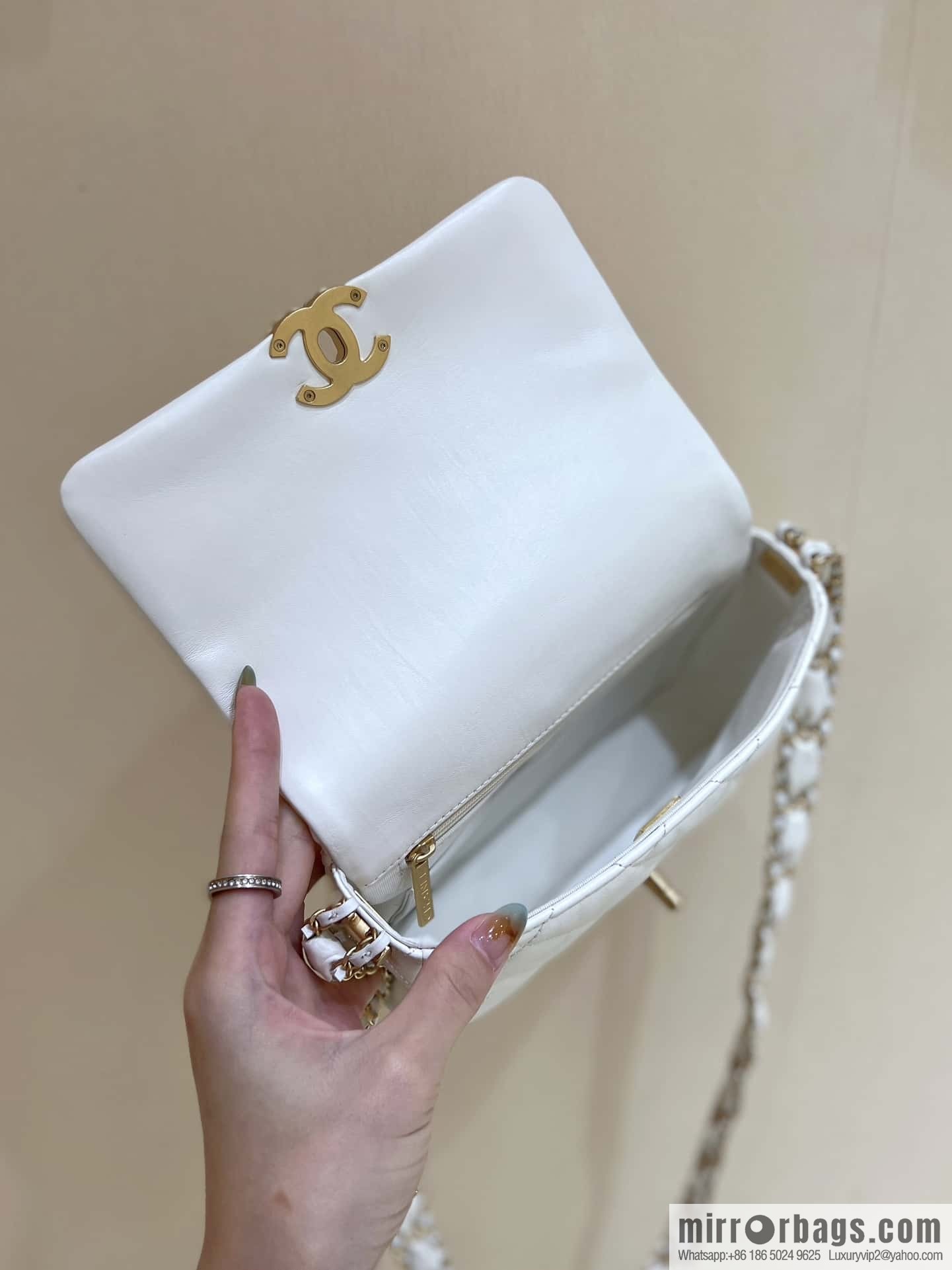 CHANEL 23K Autumn and Winter Collection 19 Vintage Tofu Bag AS4423 White