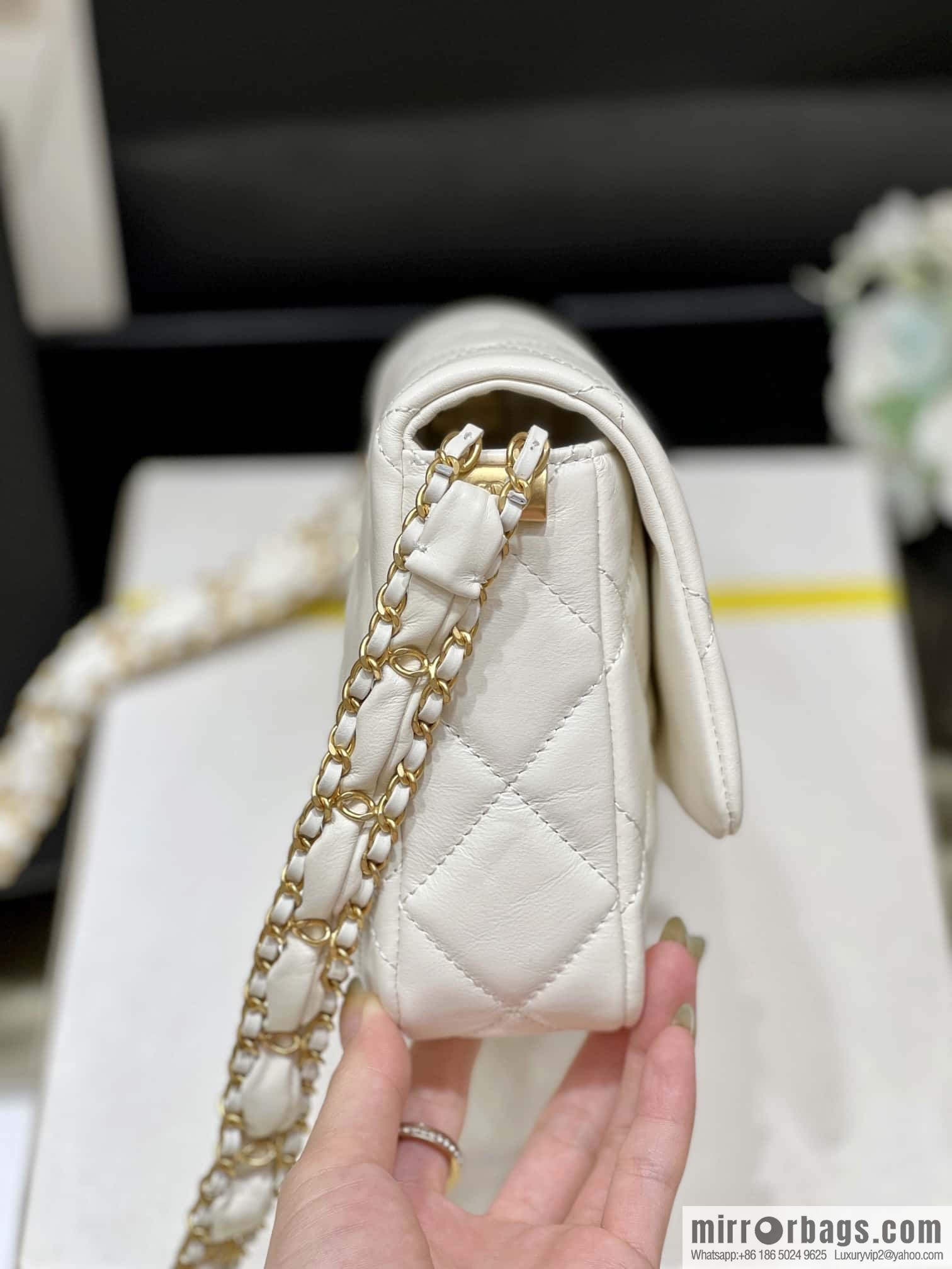 CHANEL 23K Autumn and Winter Collection 19 Vintage Tofu Bag AS4423 White