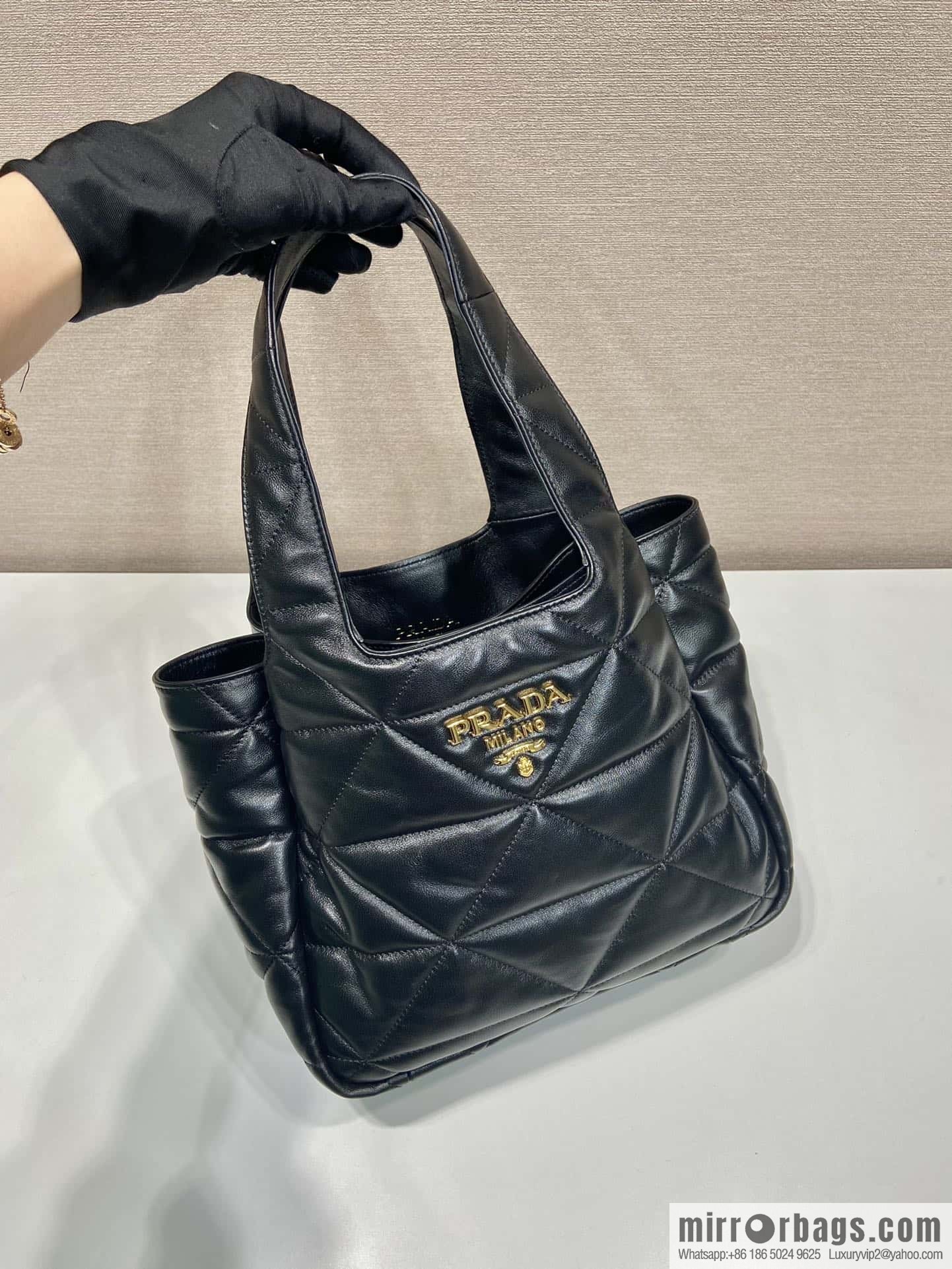 PRADA imported sheepskin new medium 🎉 shopping bag/hobo bag 1BG335