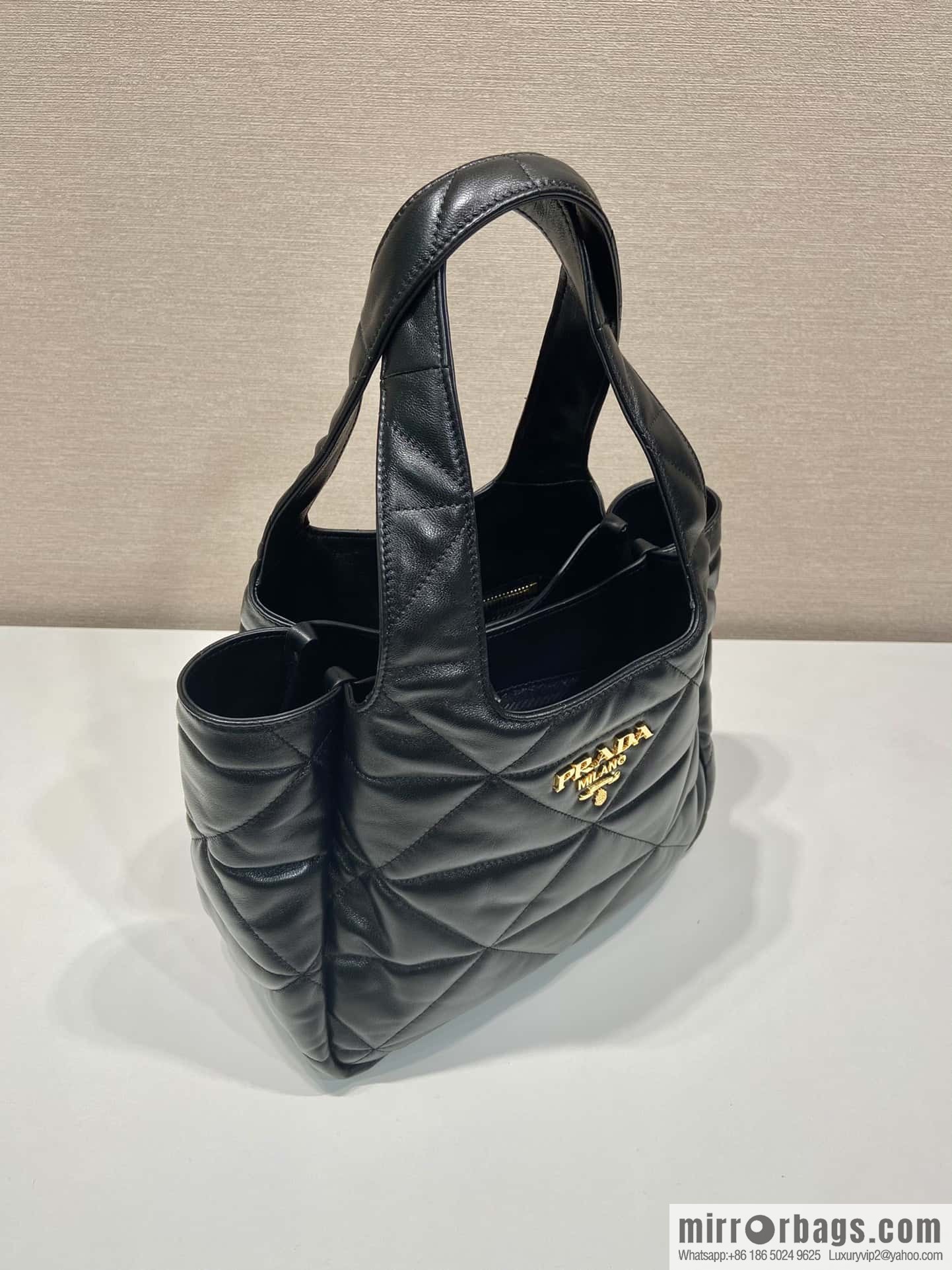 PRADA imported sheepskin new medium 🎉 shopping bag/hobo bag 1BG335