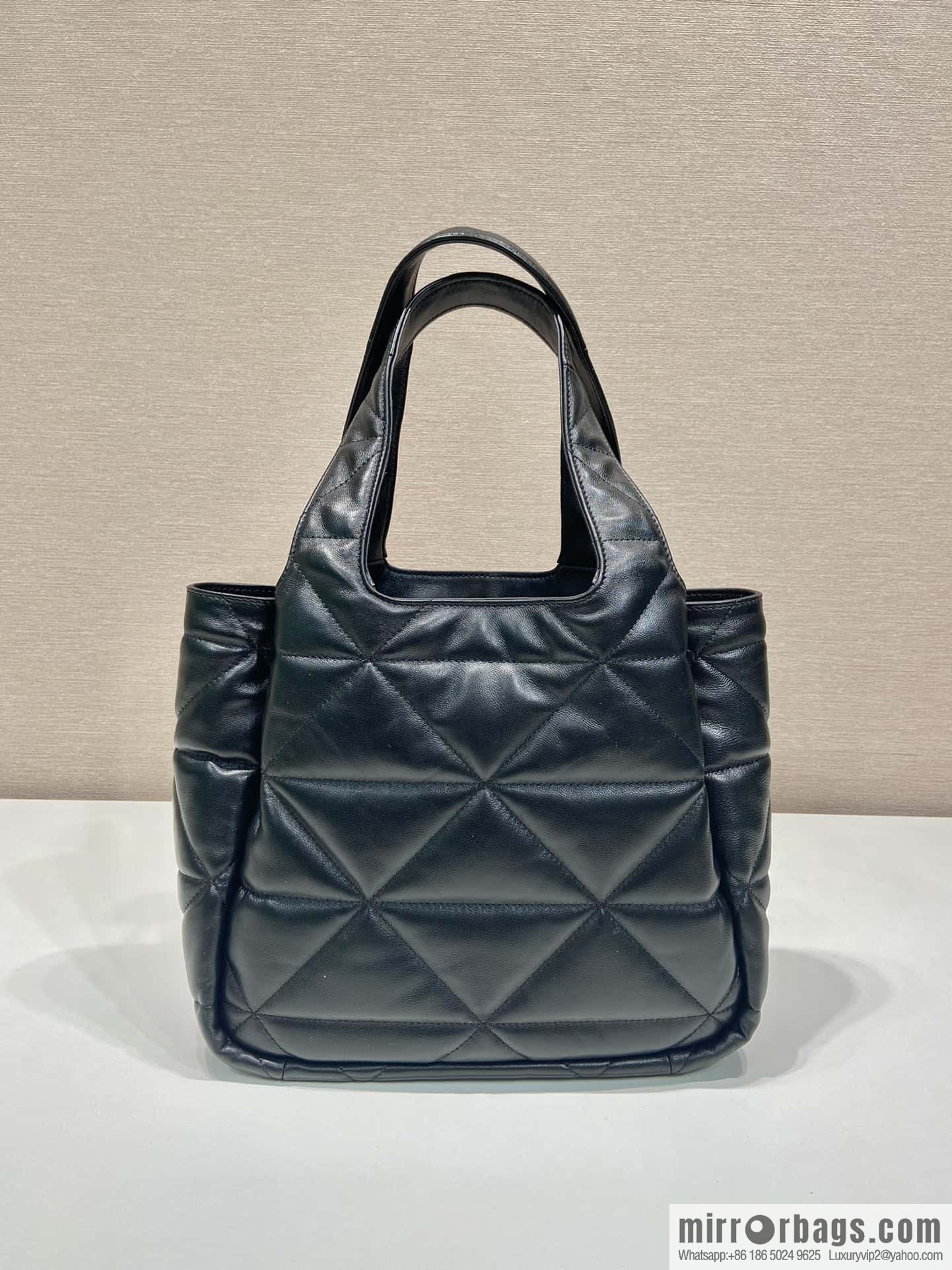 PRADA imported sheepskin new medium 🎉 shopping bag/hobo bag 1BG335