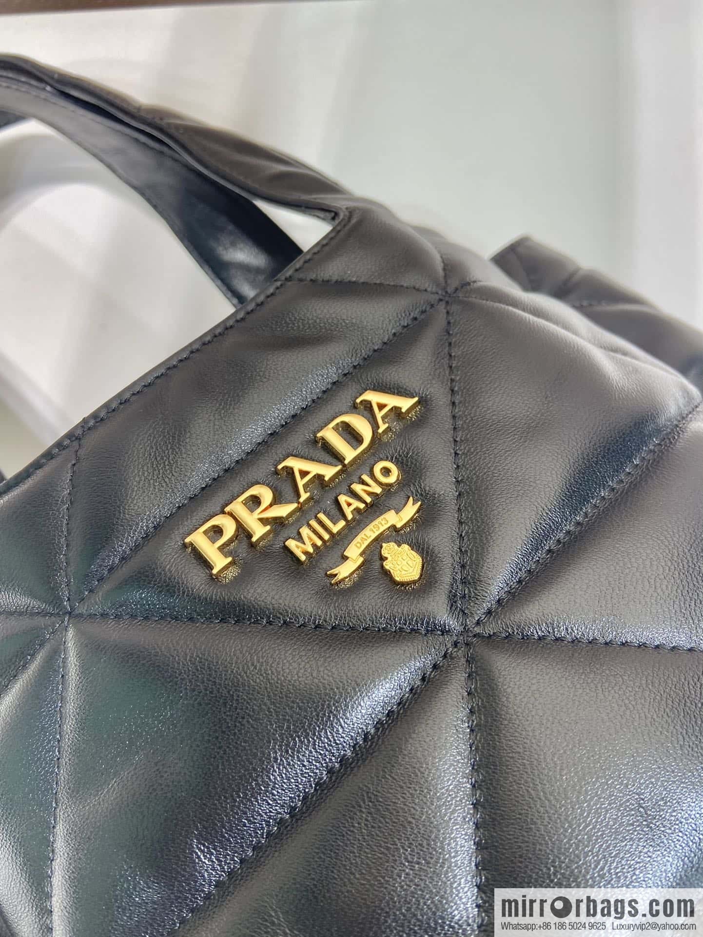 PRADA imported sheepskin new medium 🎉 shopping bag/hobo bag 1BG335