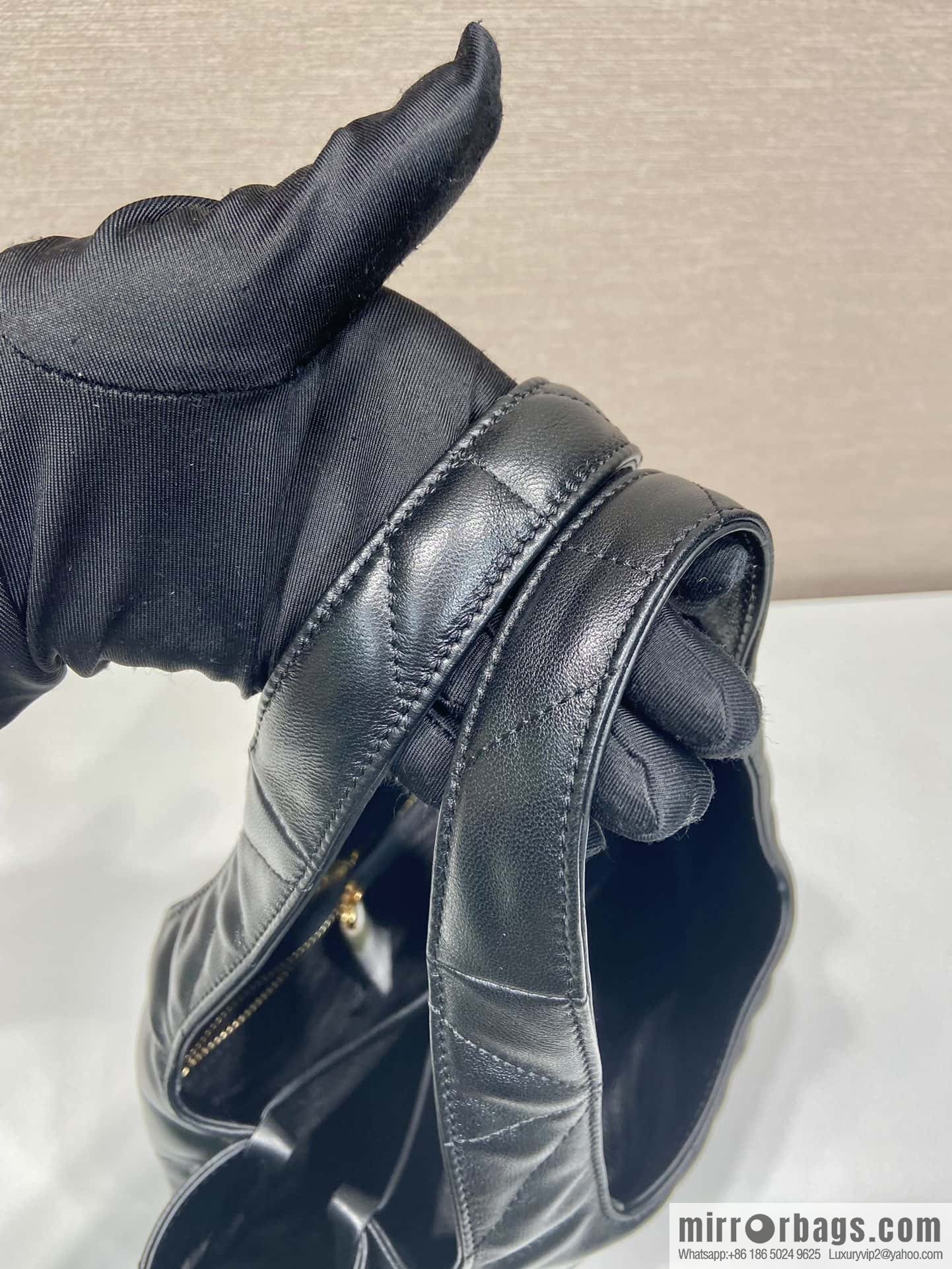 PRADA imported sheepskin new medium 🎉 shopping bag/hobo bag 1BG335