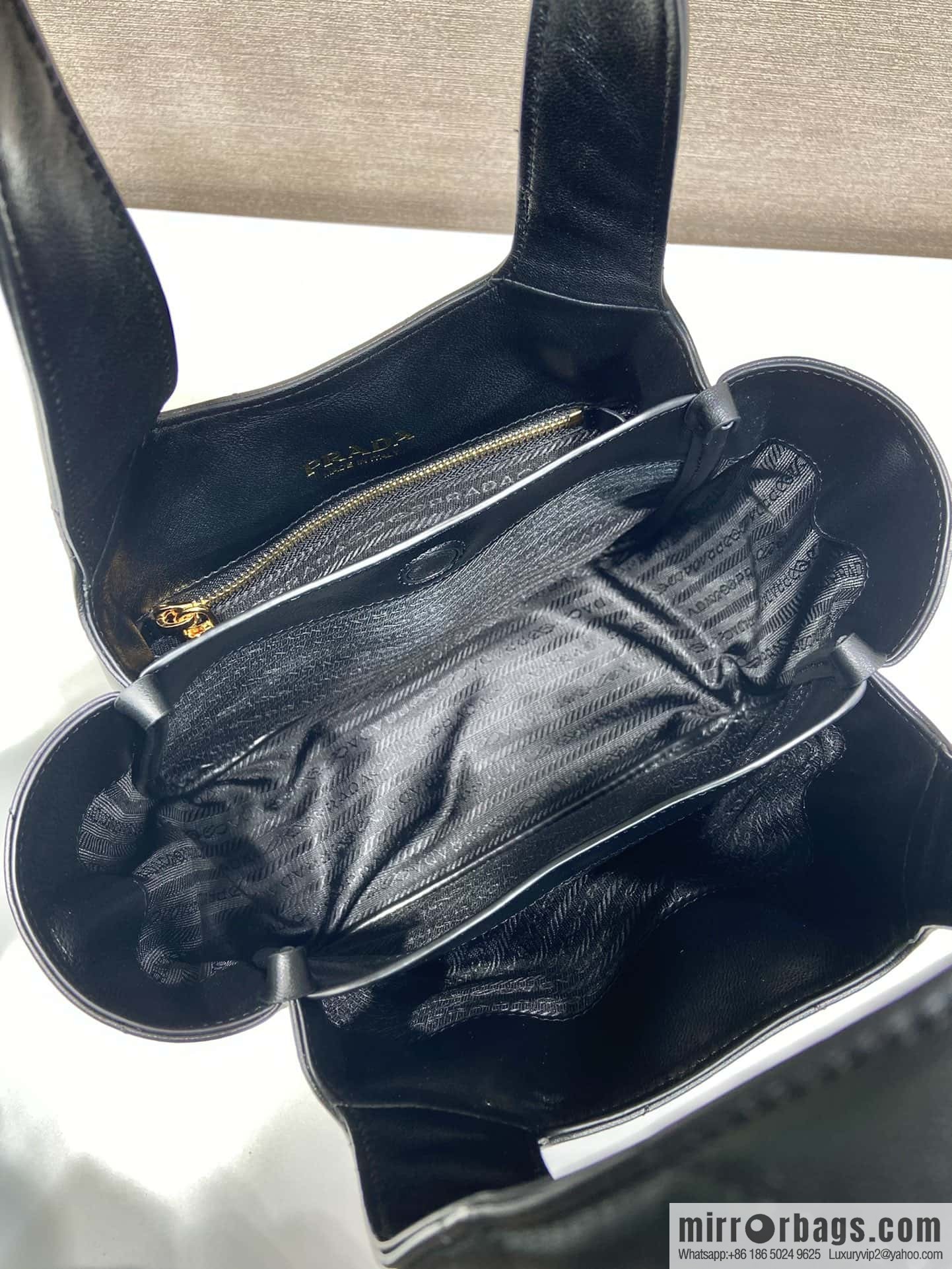 PRADA imported sheepskin new medium 🎉 shopping bag/hobo bag 1BG335