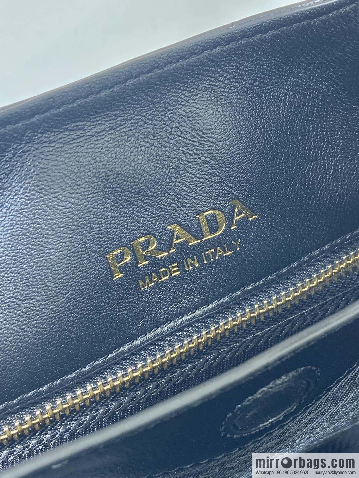 PRADA imported sheepskin new medium 🎉 shopping bag/hobo bag 1BG335