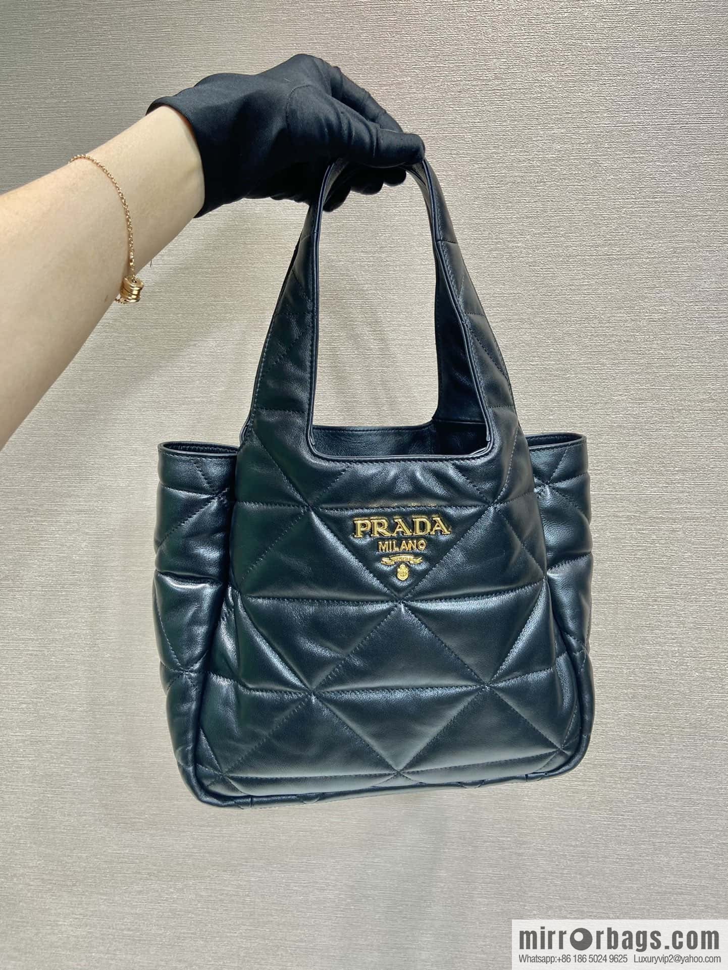 PRADA imported sheepskin new medium 🎉 shopping bag/hobo bag 1BG335