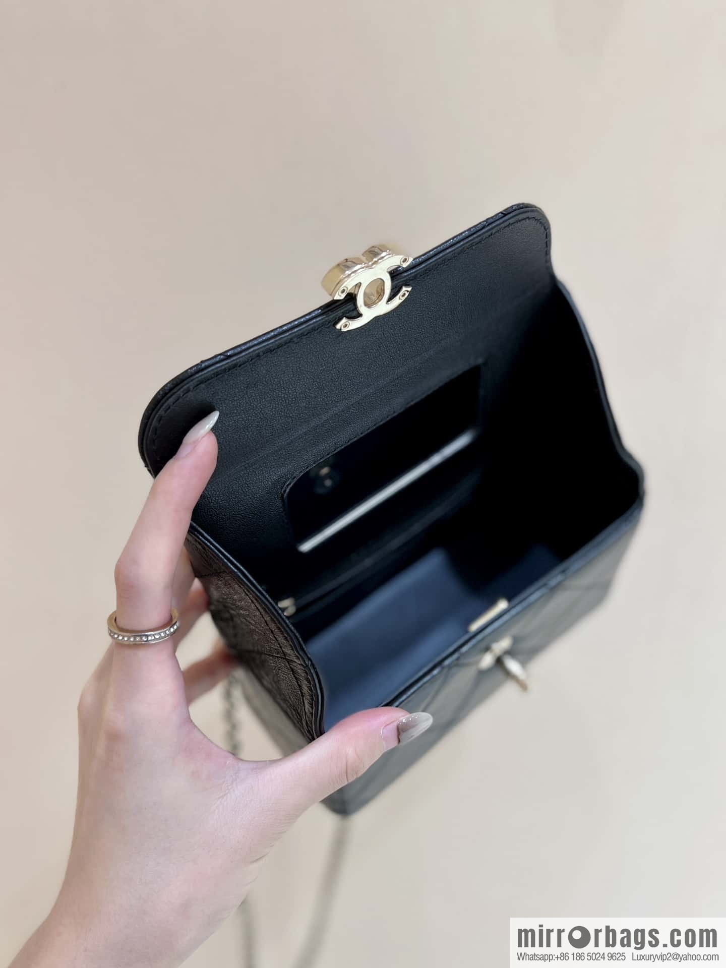 CHANEL 23K autumn and winter series, global limited edition mini box AS4469