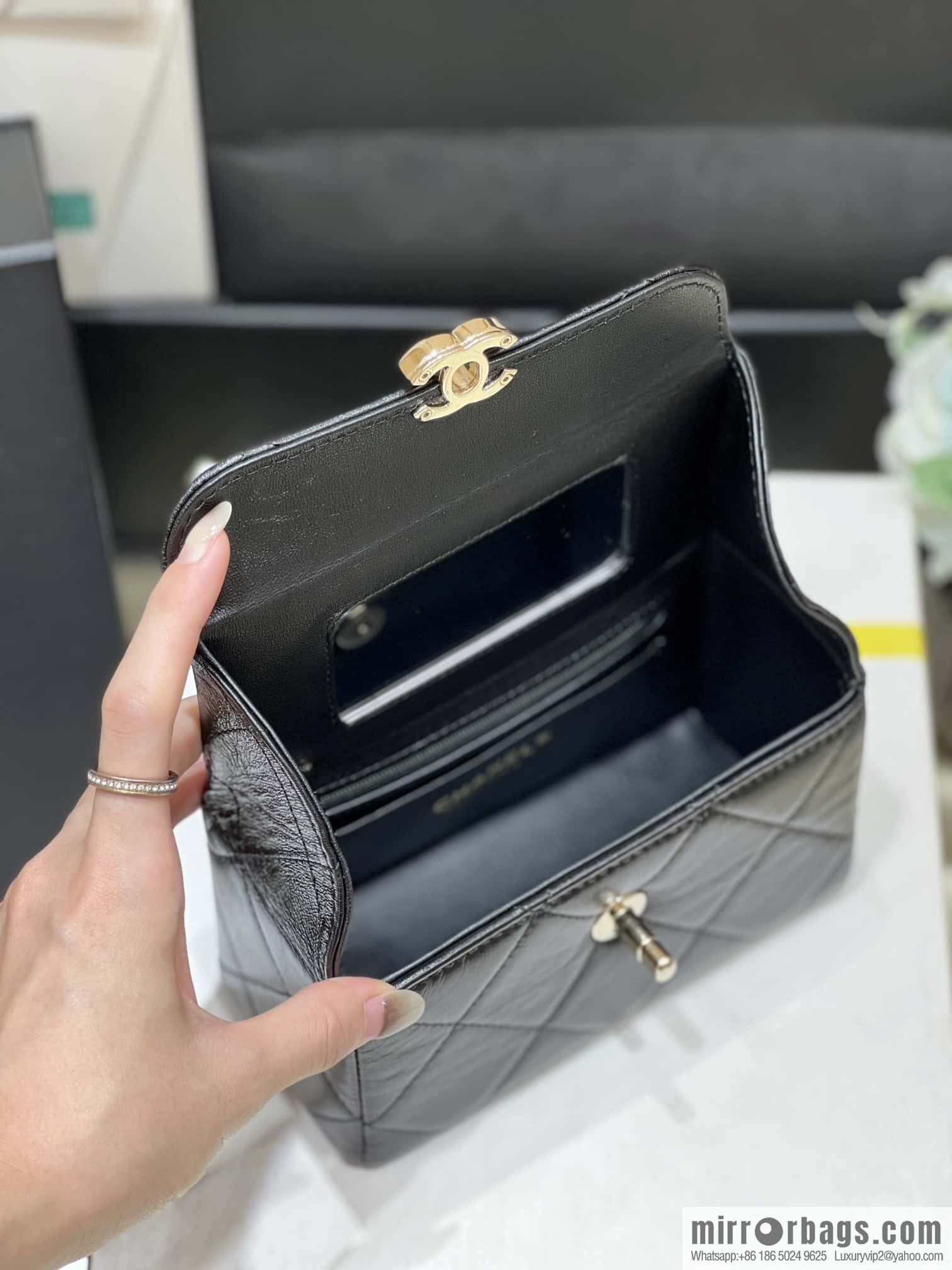 CHANEL 23K autumn and winter series, global limited edition mini box AS4469