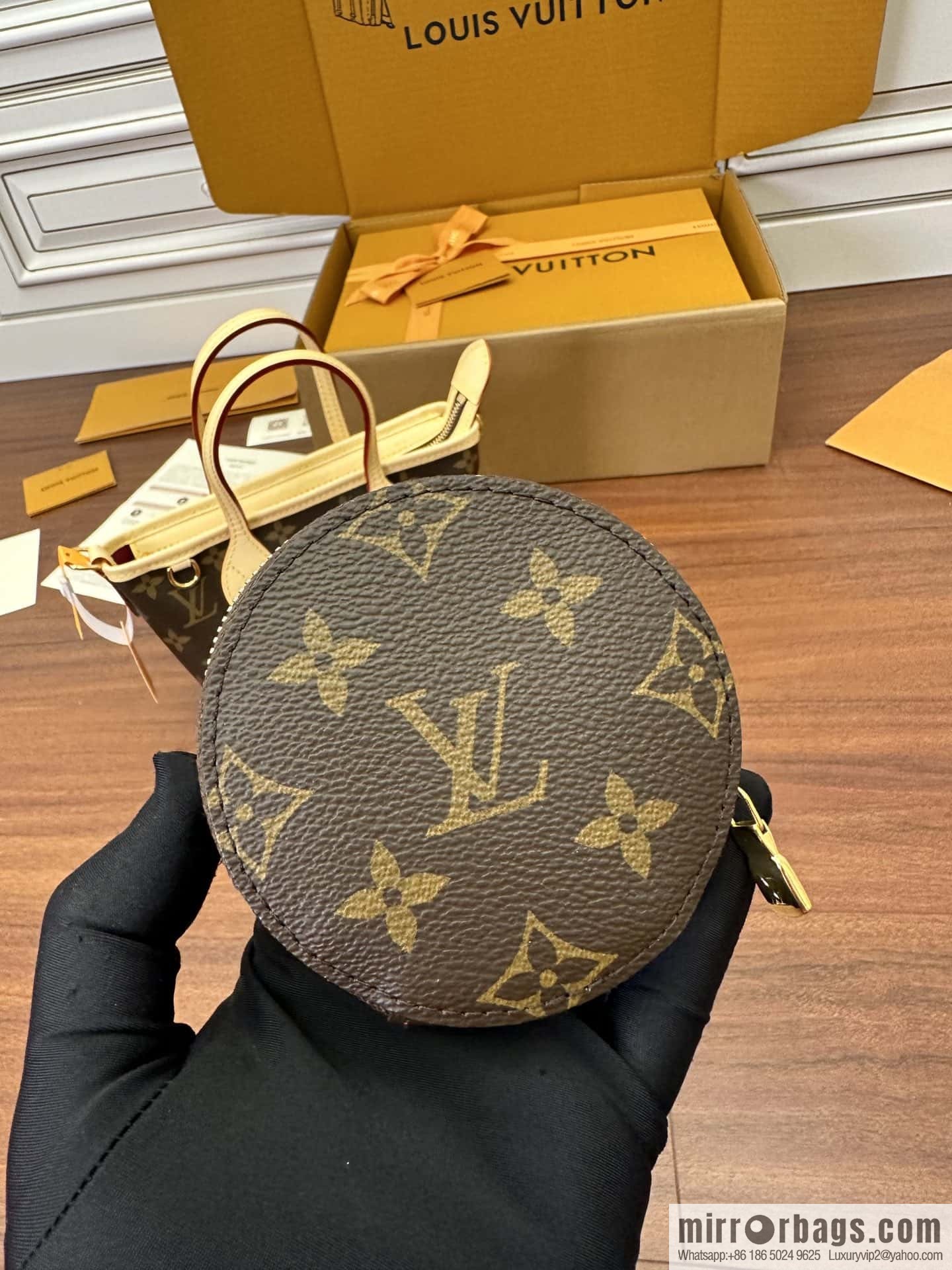 LV M46786 Neverfull BB