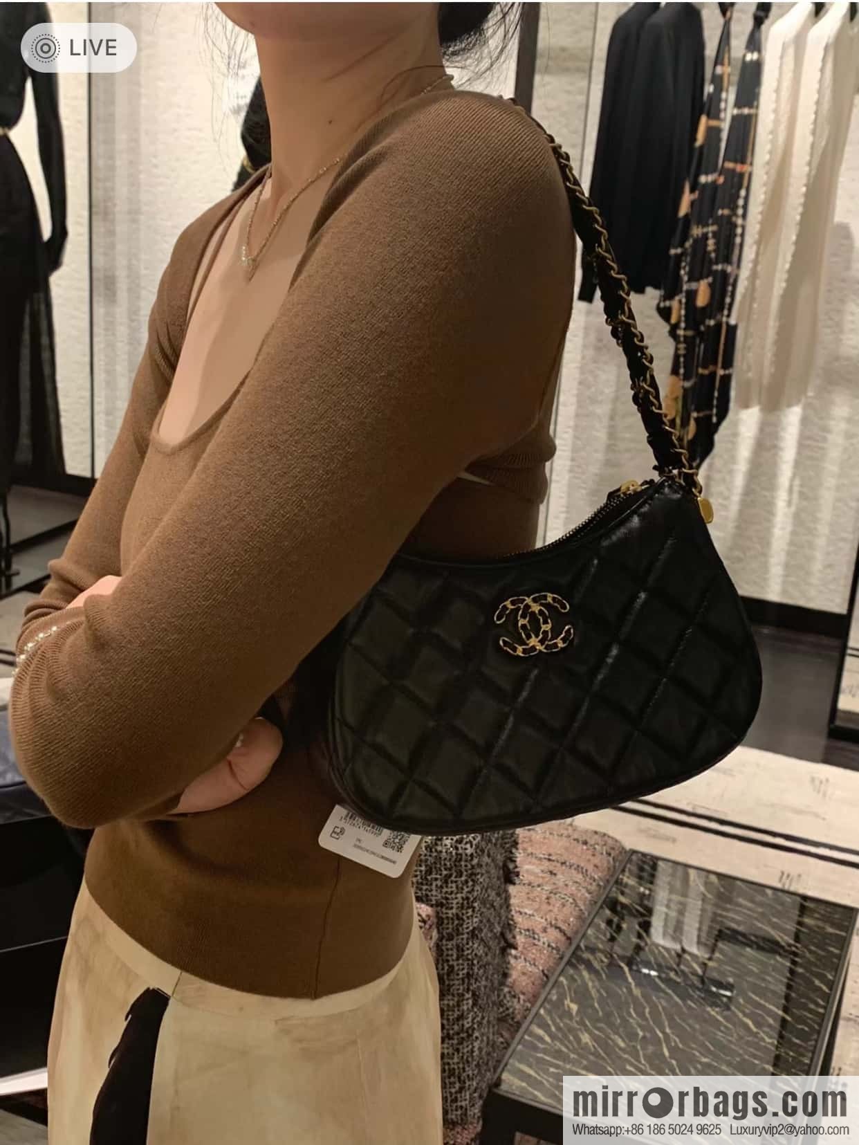 CHANEL 23k 19hobo small armpit bag AP3647 black