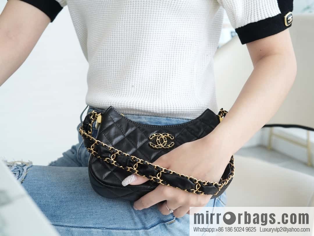 CHANEL 23k 19hobo small armpit bag AP3647 black