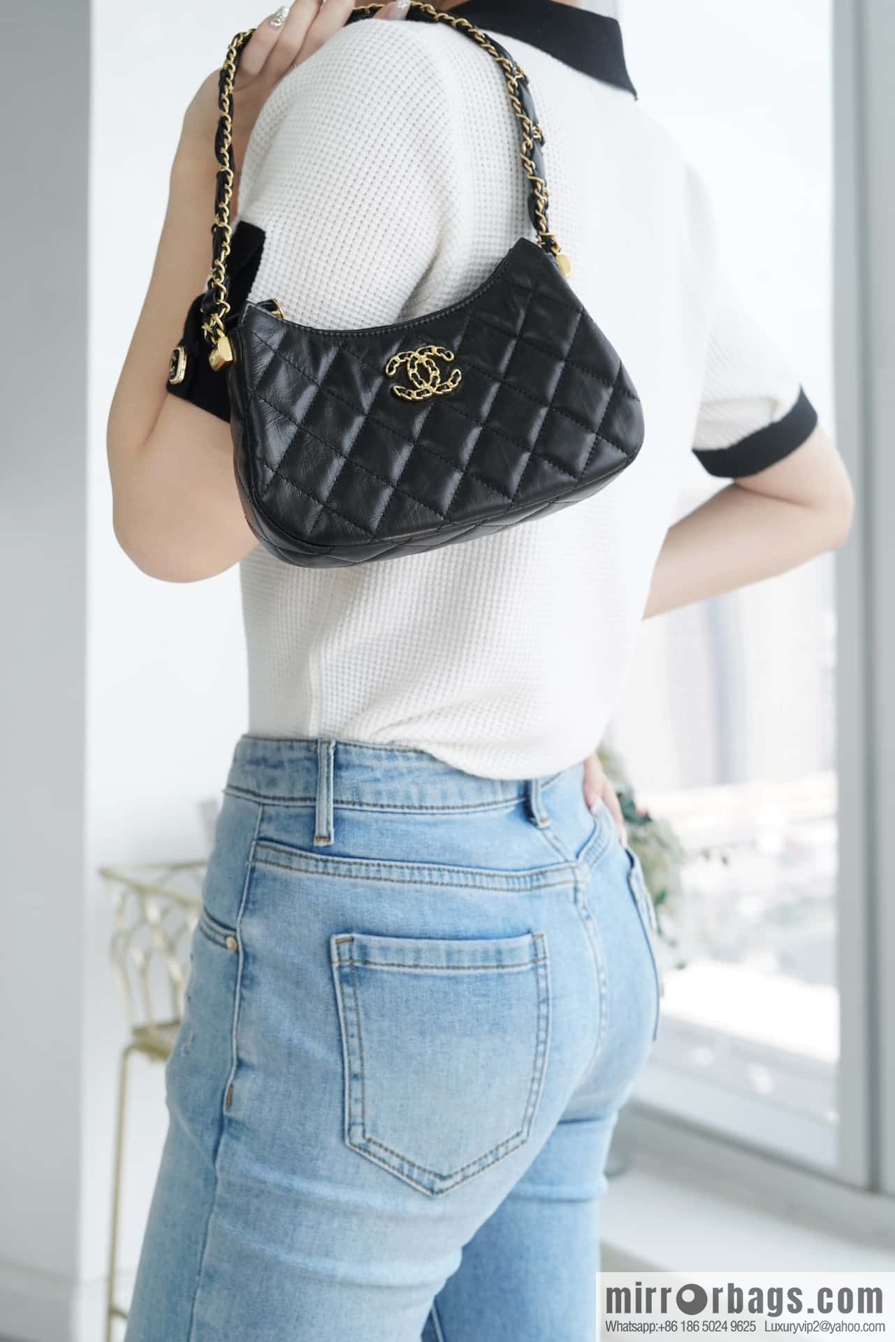 CHANEL 23k 19hobo small armpit bag AP3647 black