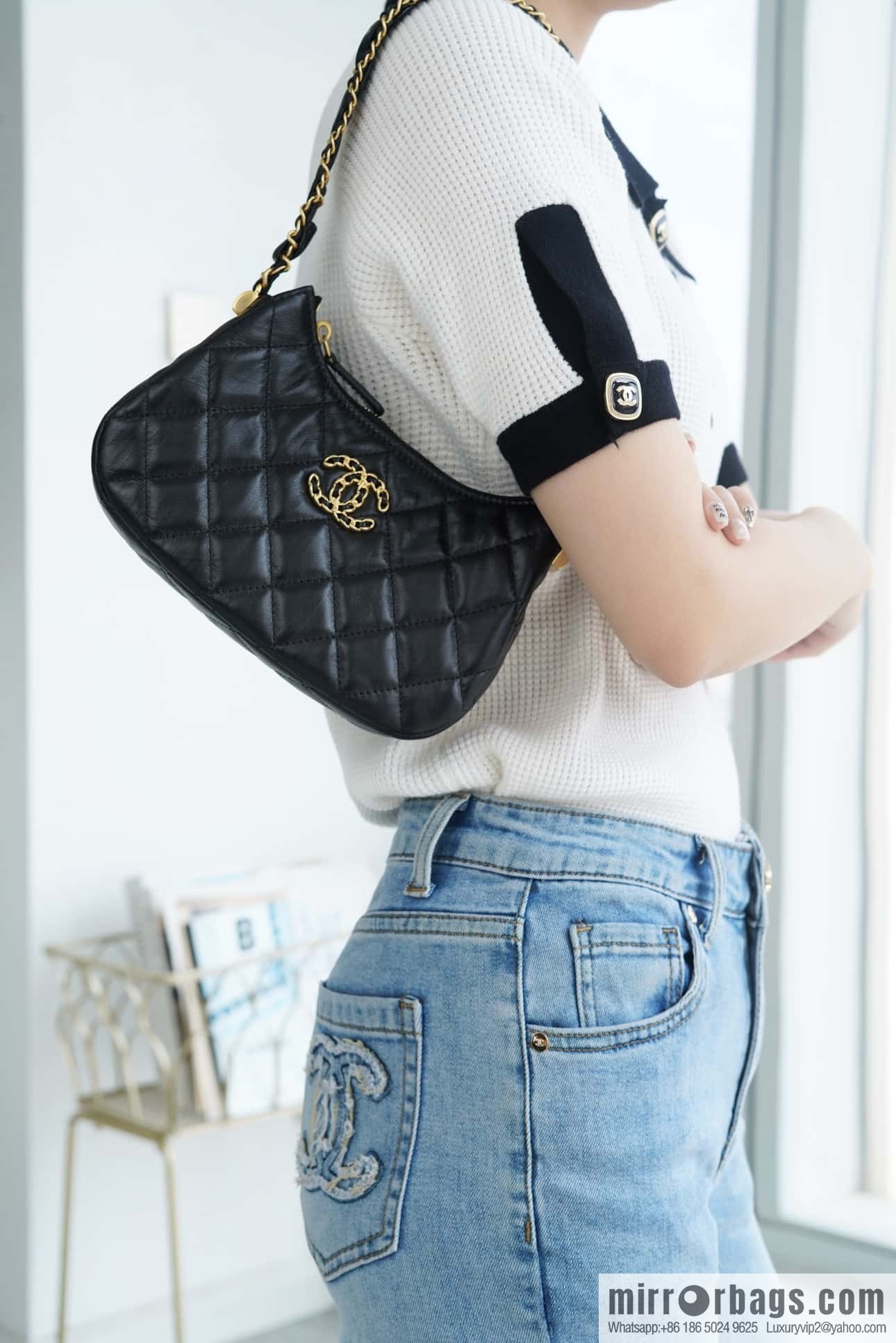 CHANEL 23k 19hobo small armpit bag AP3647 black