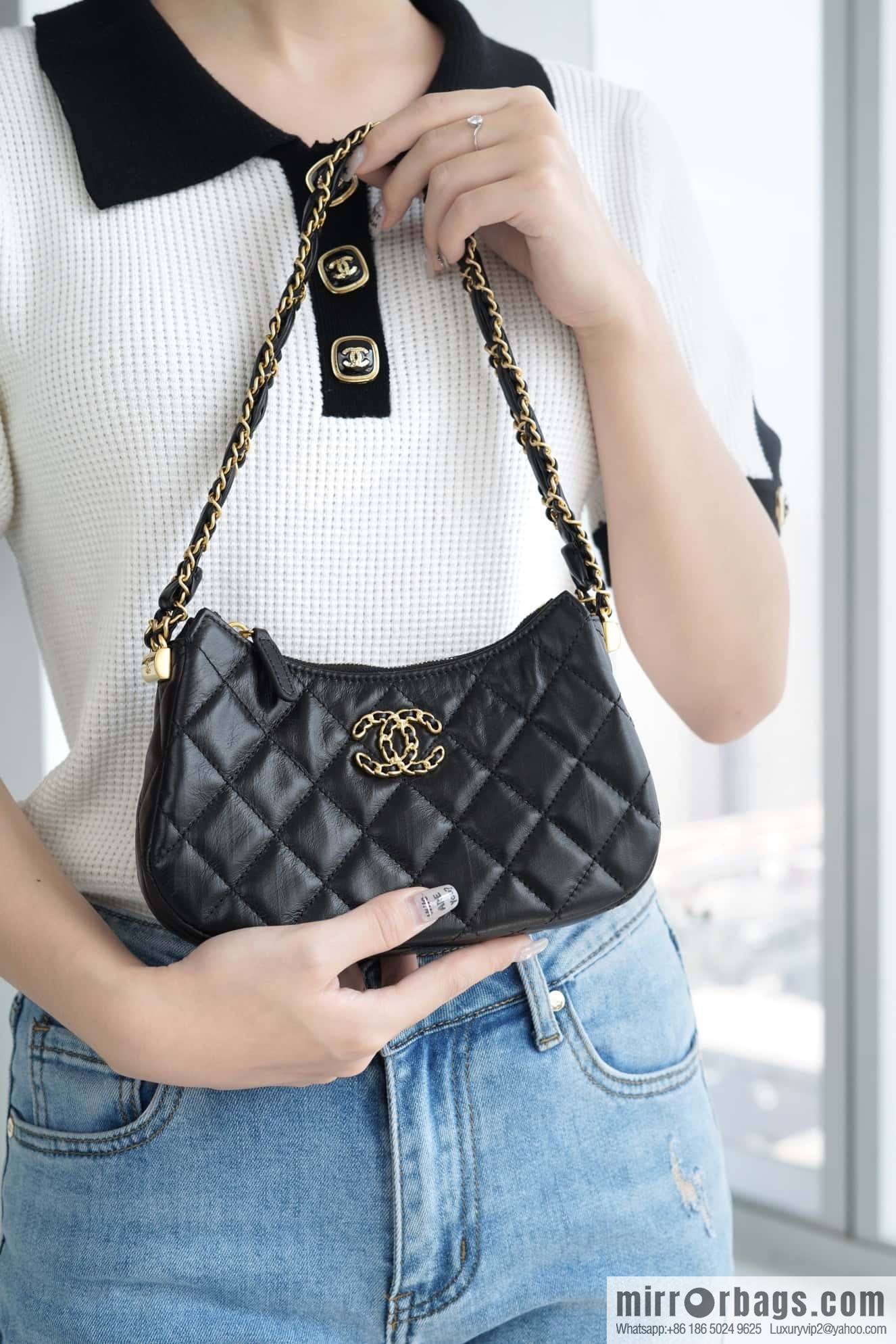 CHANEL 23k 19hobo small armpit bag AP3647 black
