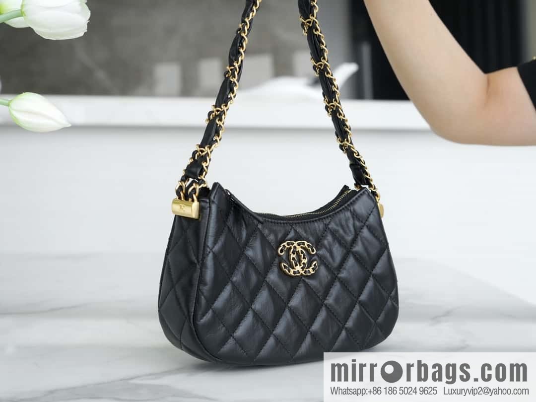 CHANEL 23k 19hobo small armpit bag AP3647 black