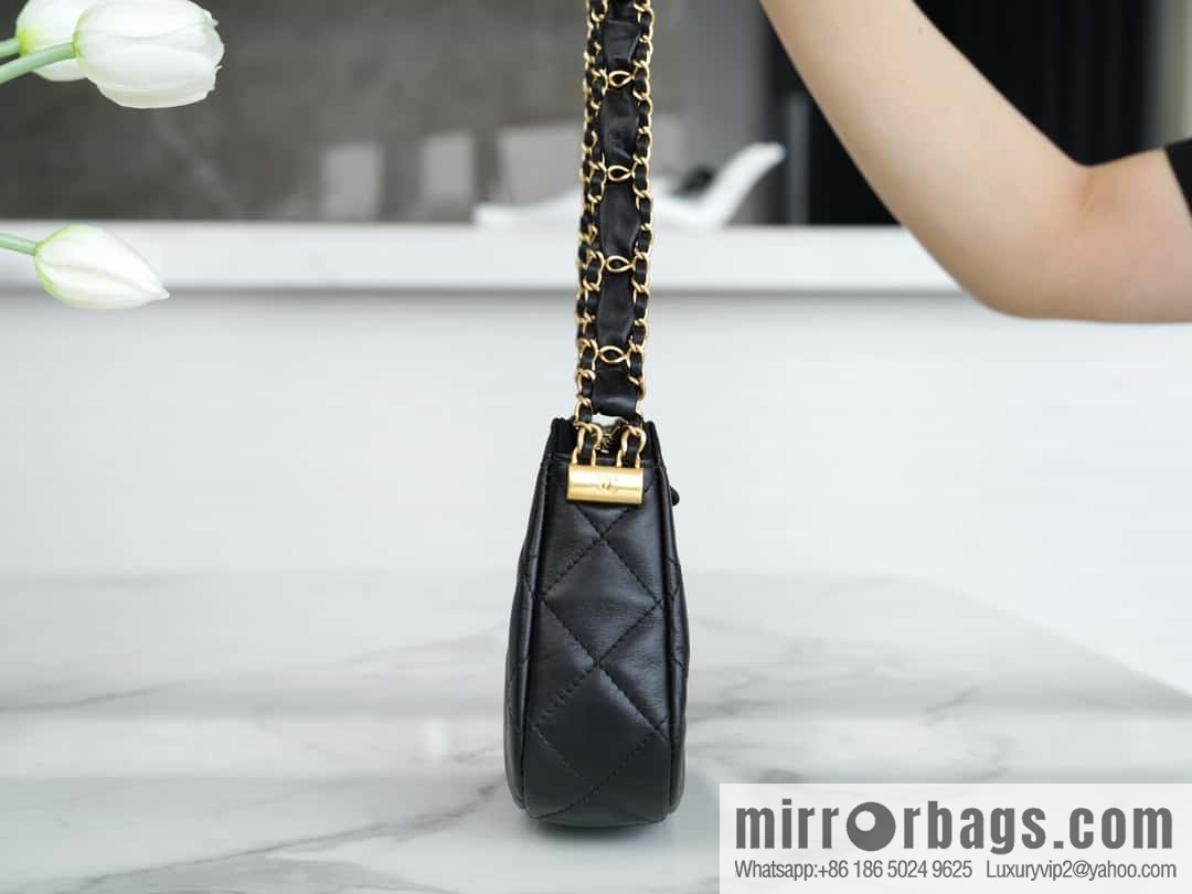 CHANEL 23k 19hobo small armpit bag AP3647 black