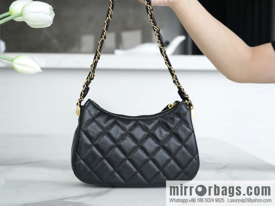 CHANEL 23k 19hobo small armpit bag AP3647 black