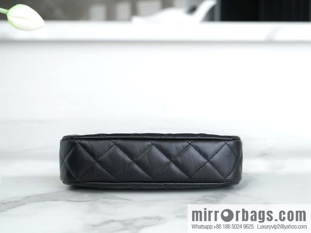 CHANEL 23k 19hobo small armpit bag AP3647 black