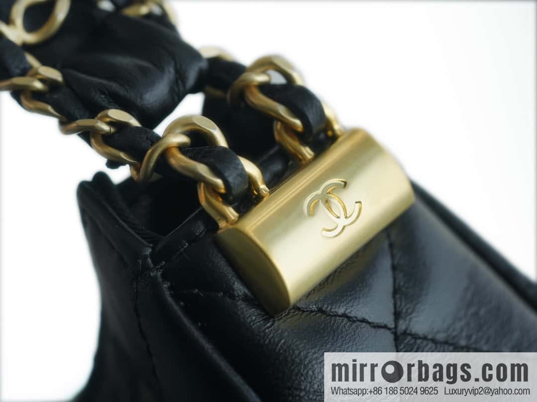 CHANEL 23k 19hobo small armpit bag AP3647 black