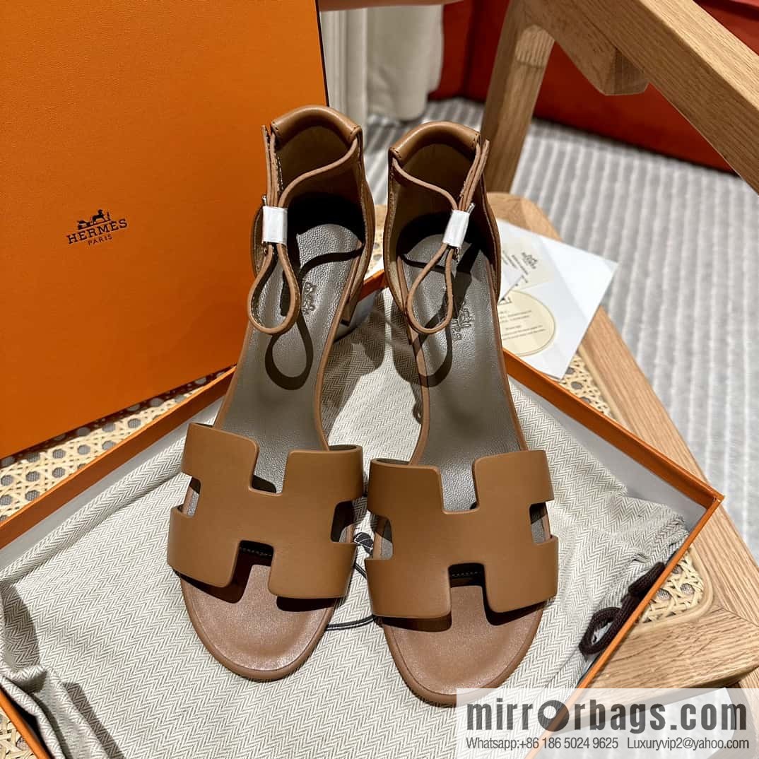 Hermès H high-heeled sandals, gold brown